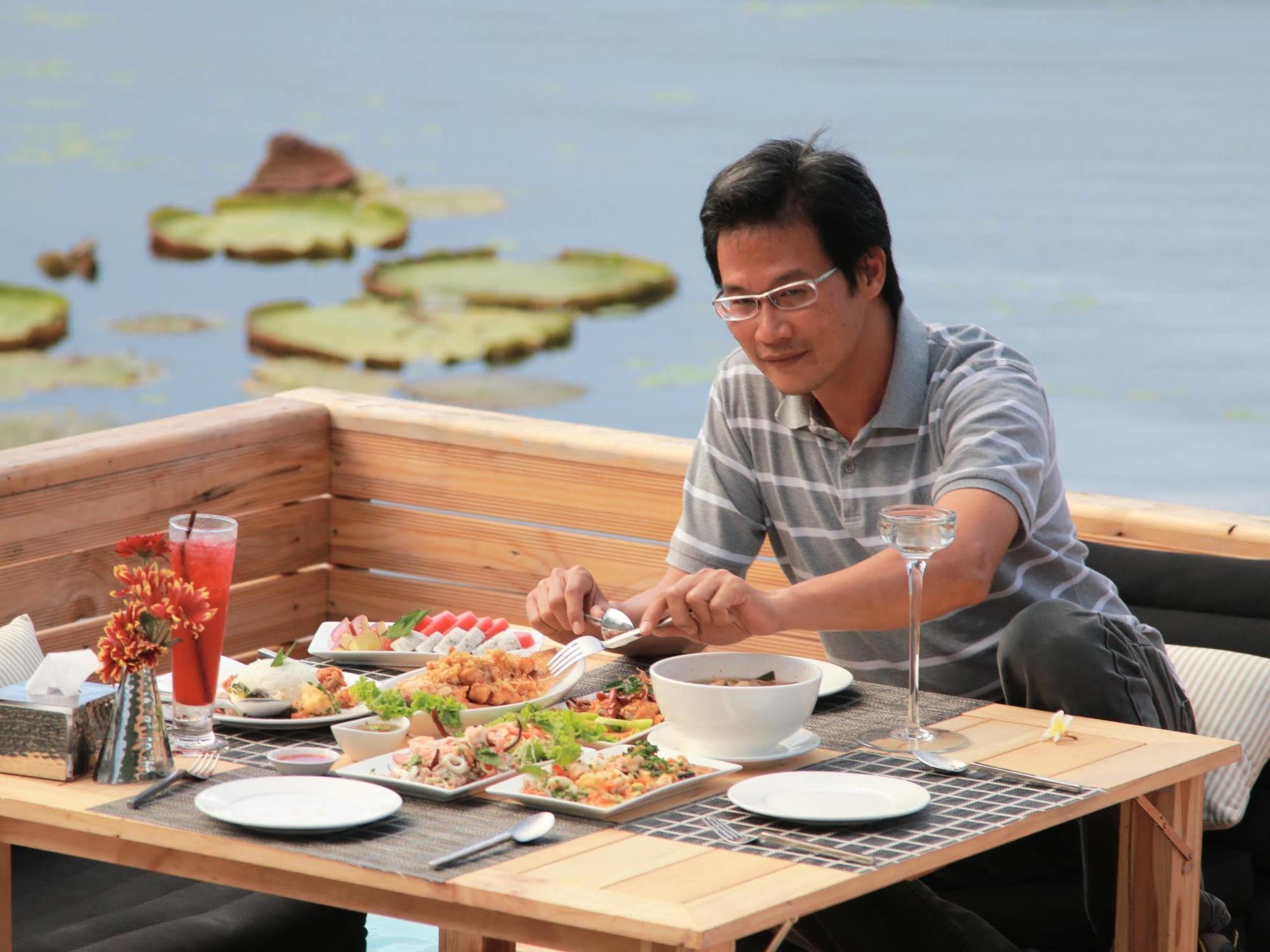 The Glory River Kwai Hotel Kanchanaburi Extérieur photo